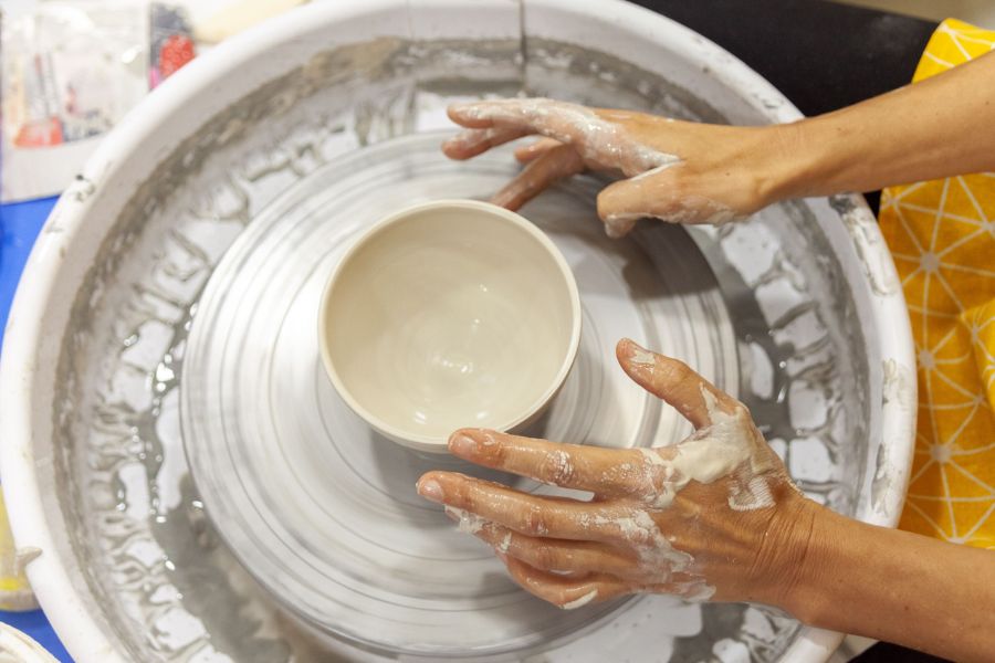 Activité insolite Paris - Atelier céramique A tour de bras